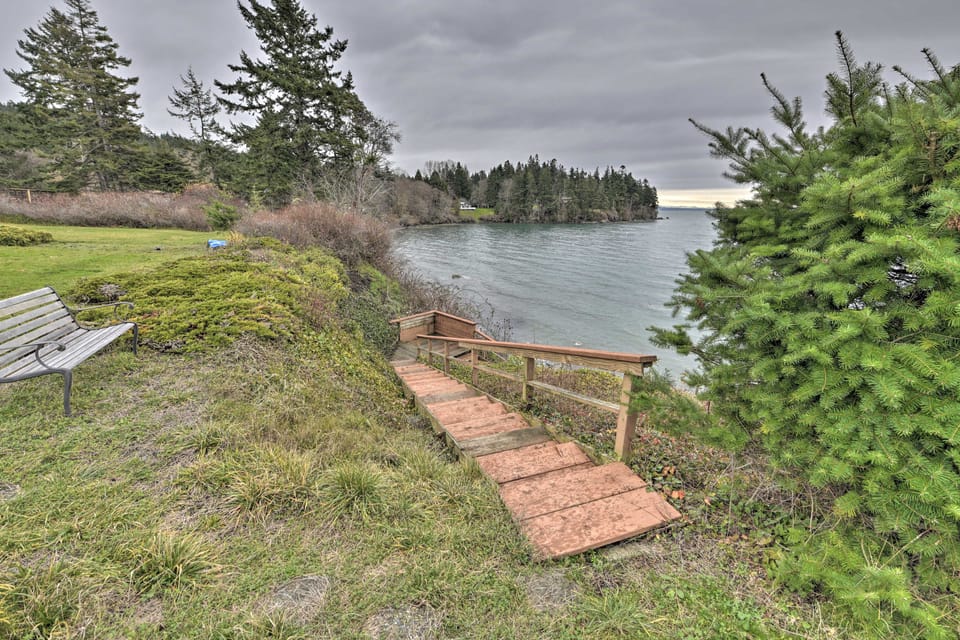 Bayfront Home - Take Ferry to the San Juan Islands House in Washington