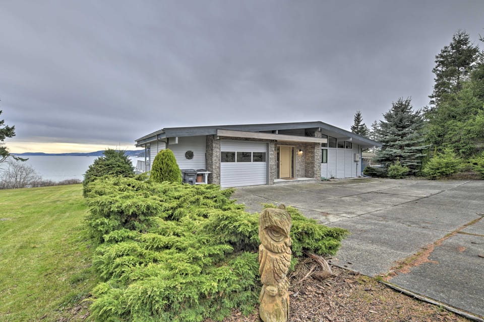 Bayfront Home - Take Ferry to the San Juan Islands House in Washington