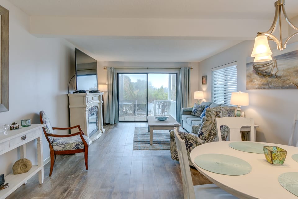 Swim & Relax: St Helena Island Gem w/ Deck! Apartment in South Carolina