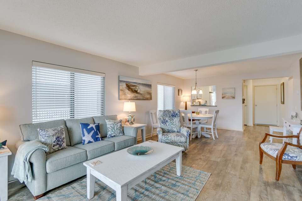 Swim & Relax: St Helena Island Gem w/ Deck! Apartment in South Carolina