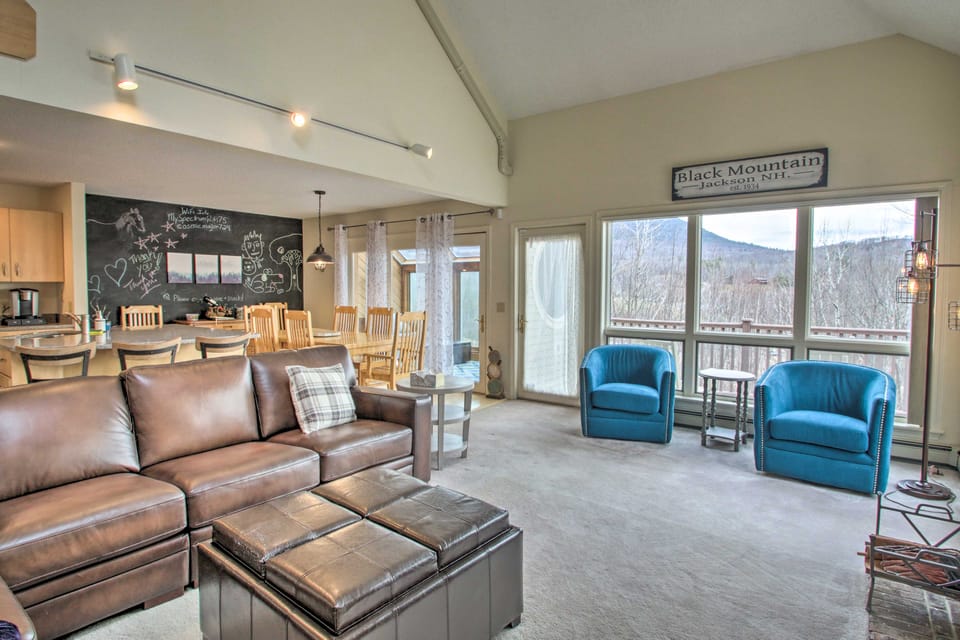 Spacious Ski-in/Out Black Mountain Home w/ Deck! House in Jackson