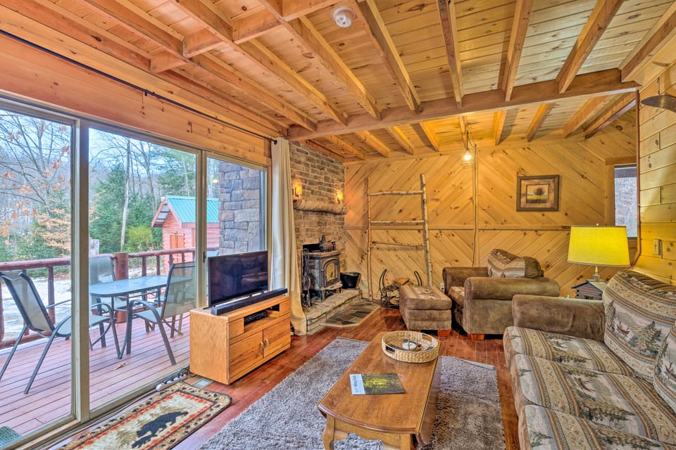 Secluded Johnsburg Retreat w/ Hot Tub & Fire Pit House in Capital District, NY, USA