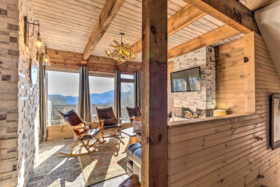 Golf, Sauna, Creek: Spectacular Smoky Mtn-View Gem House in Maggie Valley