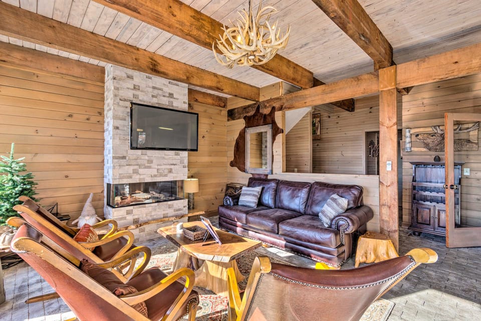 Golf, Sauna, Creek: Spectacular Smoky Mtn-View Gem House in Maggie Valley