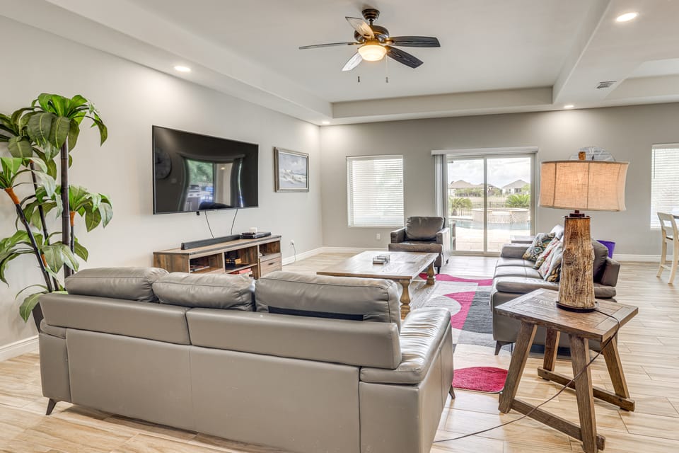 Laguna Vista Resort-Style Home, Private Pool & Spa House in Laguna Vista