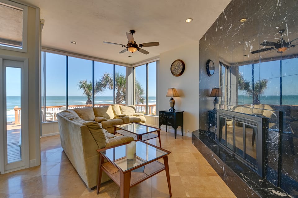 Oceanfront Escape on Wilbur Beach! House in Wilbur-By-The-Sea