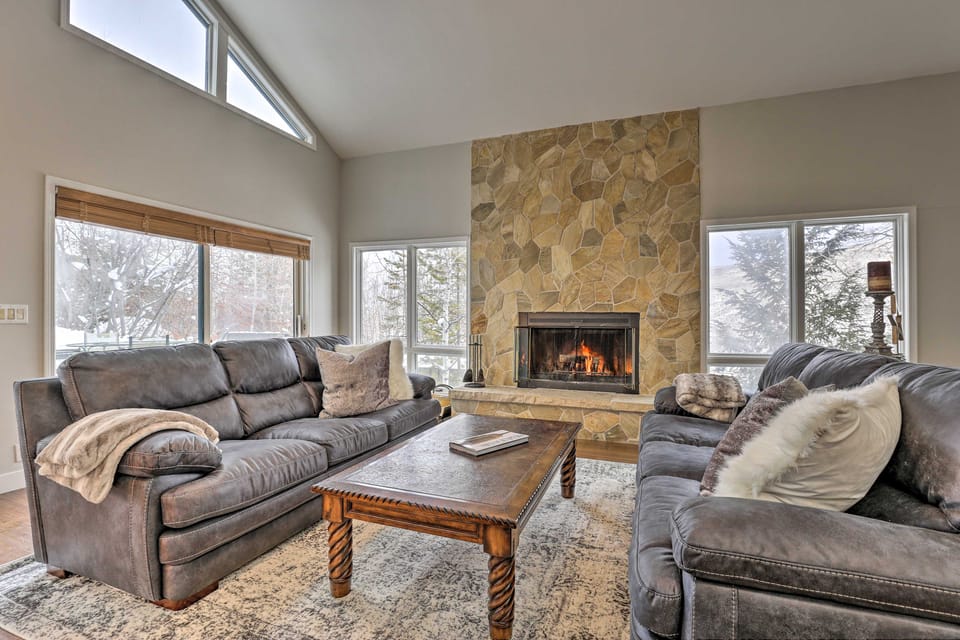 Avon Duplex w/ Hot Tub: Near Vail Hiking & Golf! Apartment in Eagle County