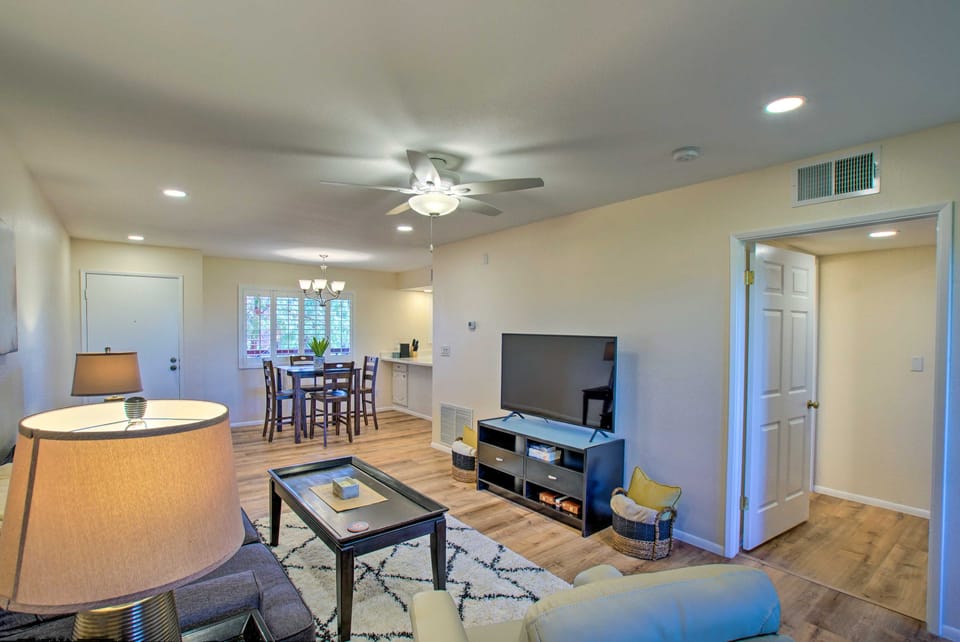 Golf Course & Mtn Views: Paradise Valley Condo! Apartment in Phoenix