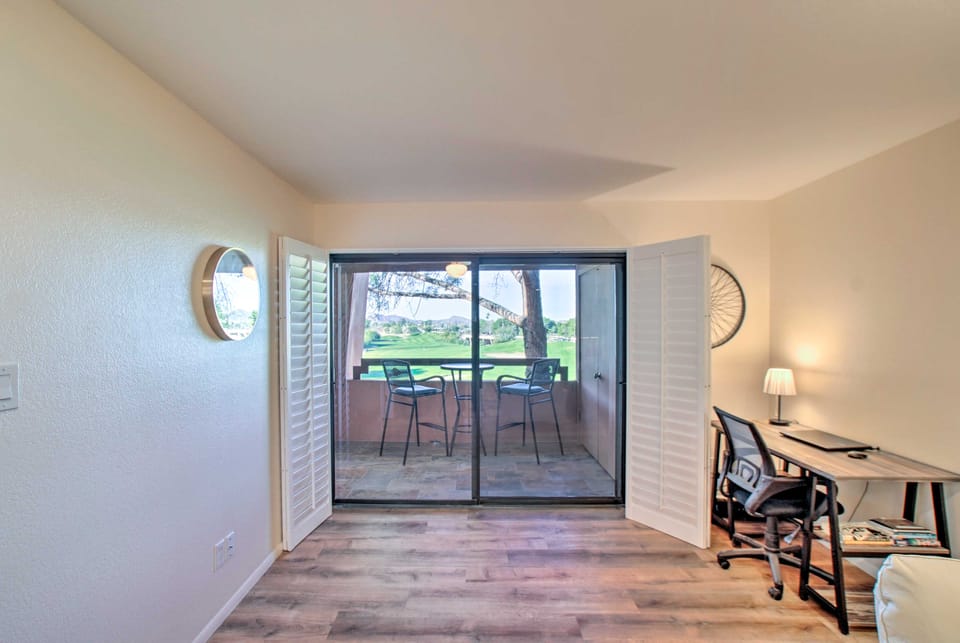 Golf Course & Mtn Views: Paradise Valley Condo! Apartment in Phoenix