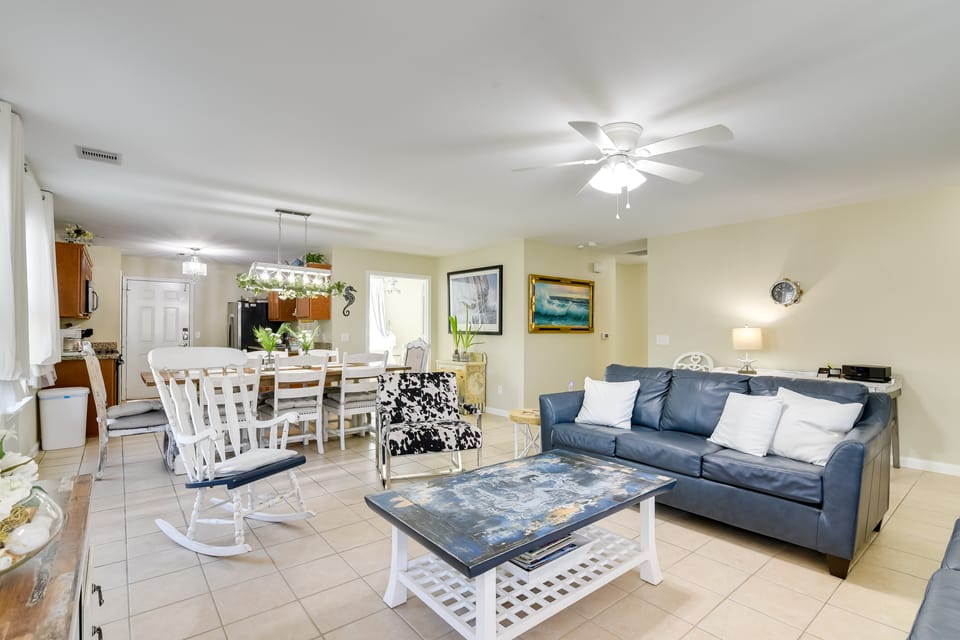 ‘Galloping Seahorse’ Seabrook Home ~ 4 Mi to NASA! House in Seabrook