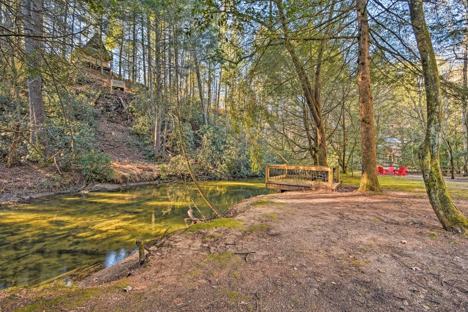 Blue Ridge Mtns Creekside Cabin w/ Hot Tub + Pier! House in Georgia