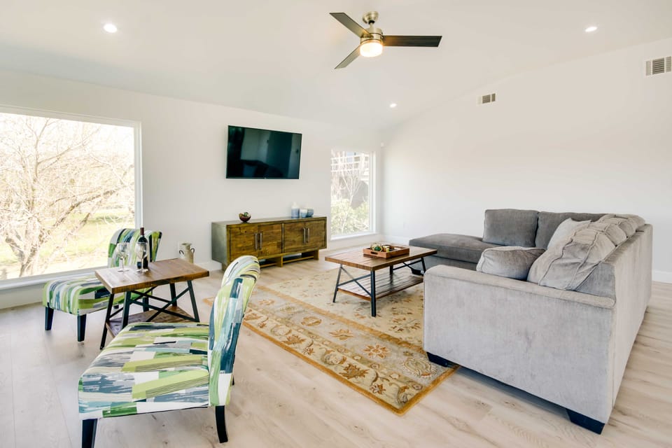 Spacious San Jacinto River Home w/ Waterfront Deck House in Houston