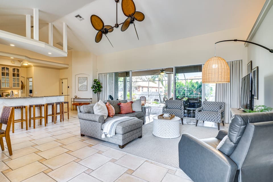 Spacious Oasis w/ Lagoon Pool & Spa in Cape Coral! House in Cape Coral