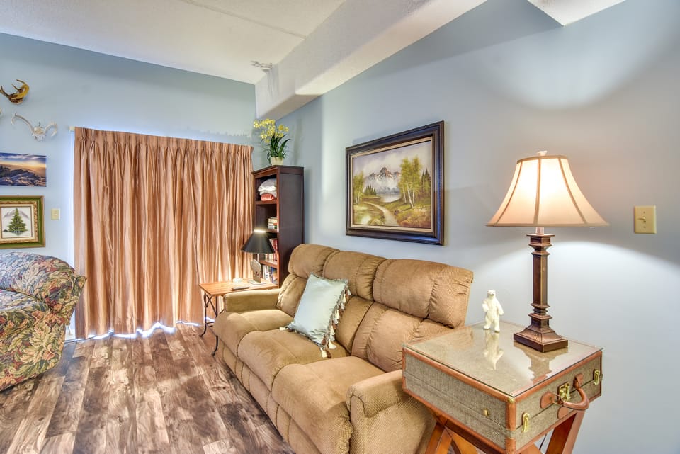< 4 Mi to Sugar Mtn Resort: Condo w/ Indoor Pool! Apartment in Sugar Mountain