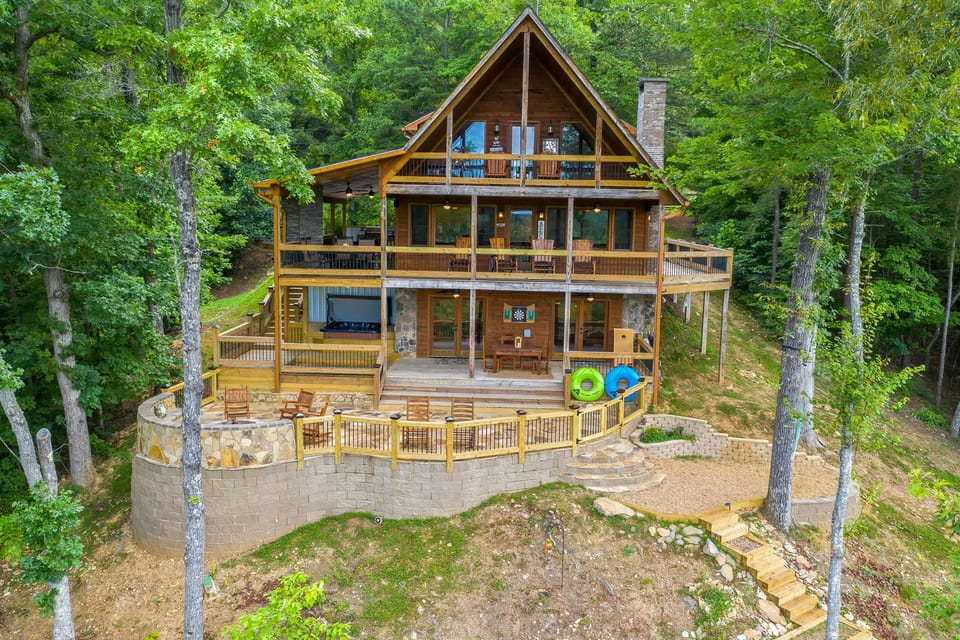 Hot Tub + Views! Creekside Blue Ridge Mtn Escape House in Georgia