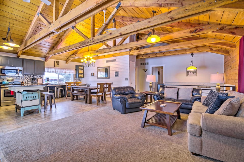 McCall Retreat w/ Hot Tub - 1/2 Mi to Downtown! House in McCall