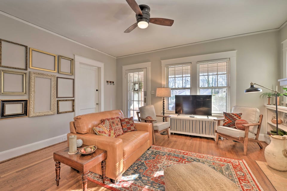 Vintage Chic Cottage < 1 Mile to UNC Greensboro! House in Greensboro