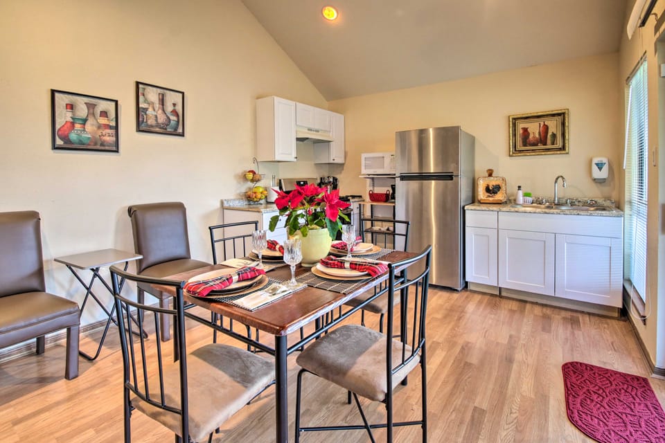 Quiet Rental w/ Balcony: 14 Mi to Downtown Houston Apartment in Houston