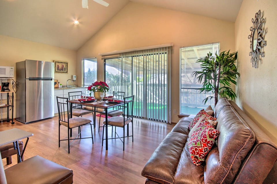 Quiet Rental w/ Balcony: 14 Mi to Downtown Houston Apartment in Houston