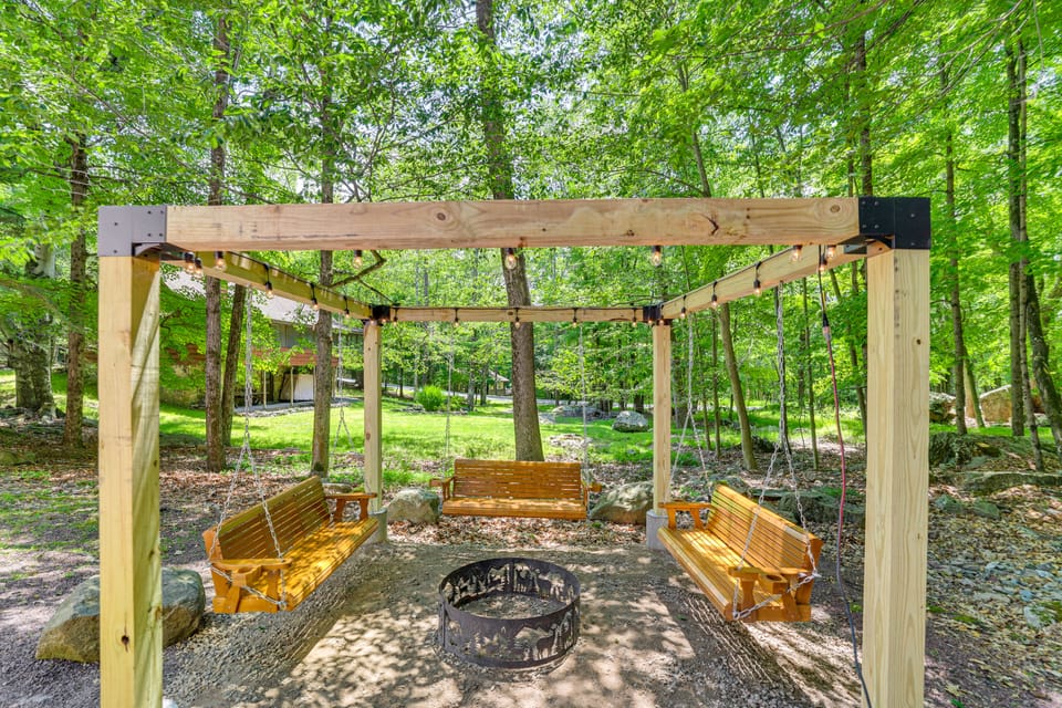 Fire Pit & Games! Prow Chalet; Mins to Lake Wally! House in Lake Wallenpaupack