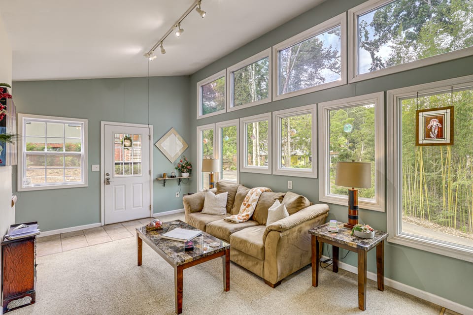 Blue Ridge Retreat w/ Deck: Hike, Sip & Explore! Apartment in Asheville