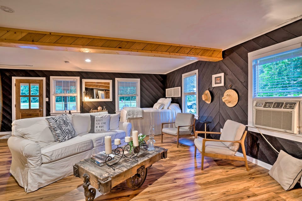 Country-Chic Waxhaw Studio w/ Pool Access! Apartment in South Carolina