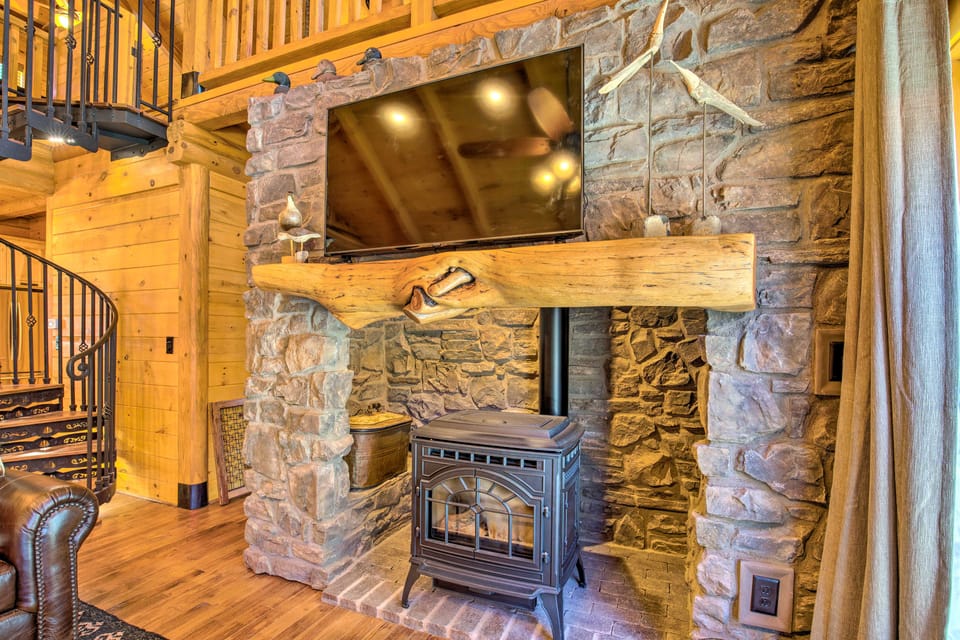 Luxury Mountain Cabin w/ Furnished Deck + Views! House in Arizona