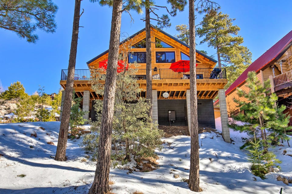 Luxury Mountain Cabin w/ Furnished Deck + Views! House in Arizona
