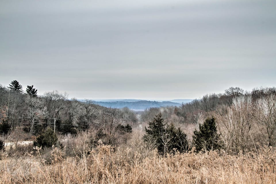 Wisconsin River Valley Farmhouse: Fire Pit & View House in Lake Wisconsin