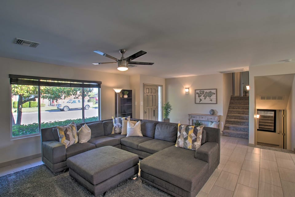 Poolside Relaxation: Upscale Gem 3 Mi to Old Town! House in Scottsdale