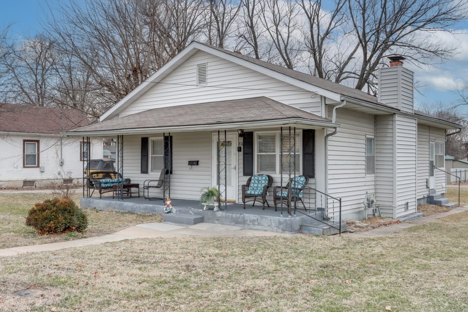 Walkable & Updated Nevada Home: Family Friendly! House in Ozark Mountains