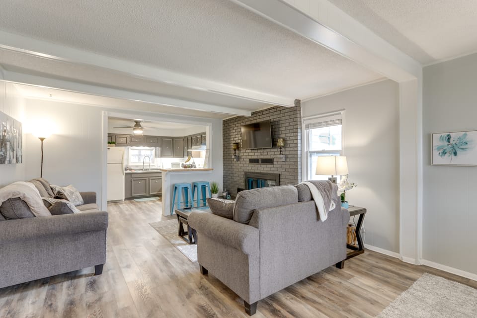 Walkable & Updated Nevada Home: Family Friendly! House in Ozark Mountains