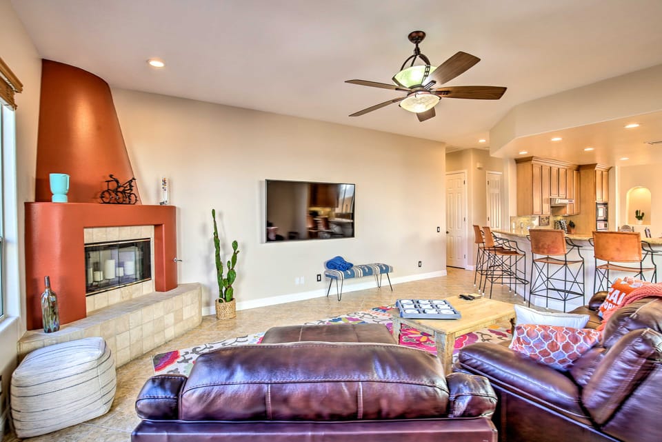 222396 3BR Escape w/ Fire Pit: 1 Mi to Old Town House in La Quinta