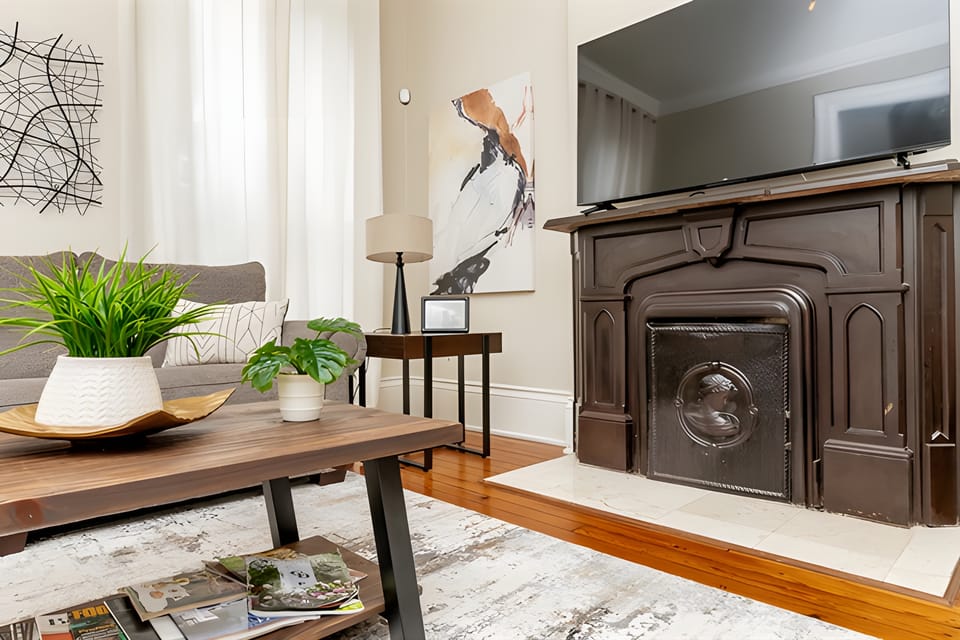 Walkable, Modern! Old Louisville Victorian w/ Yard House in Louisville