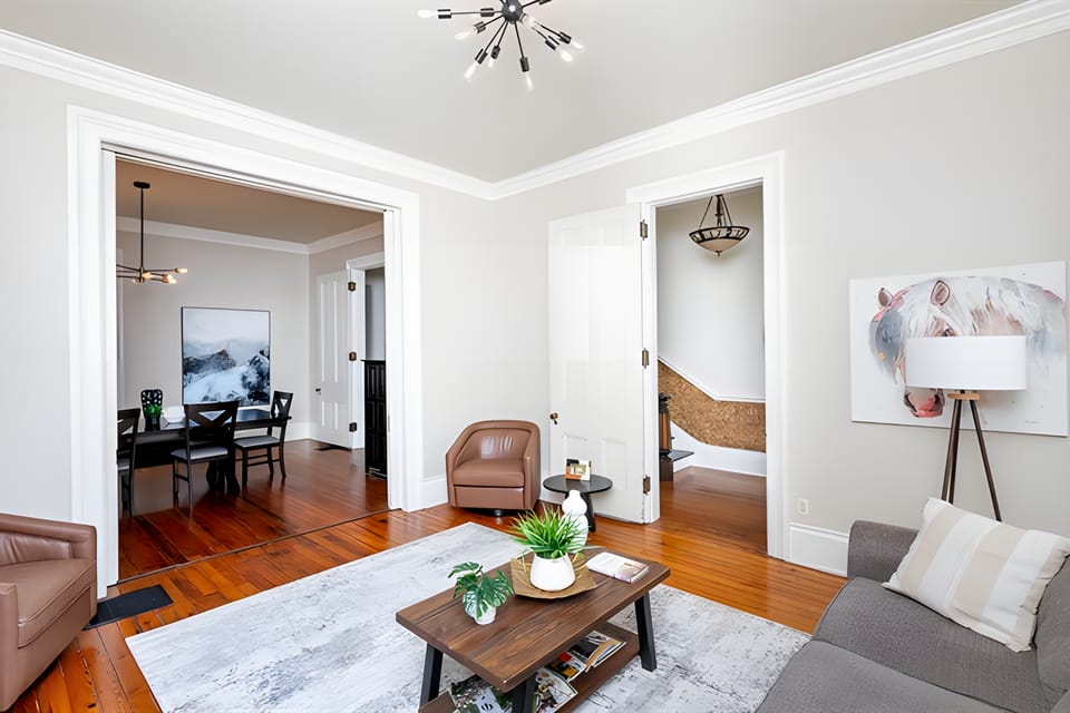 Walkable, Modern! Old Louisville Victorian w/ Yard House in Louisville