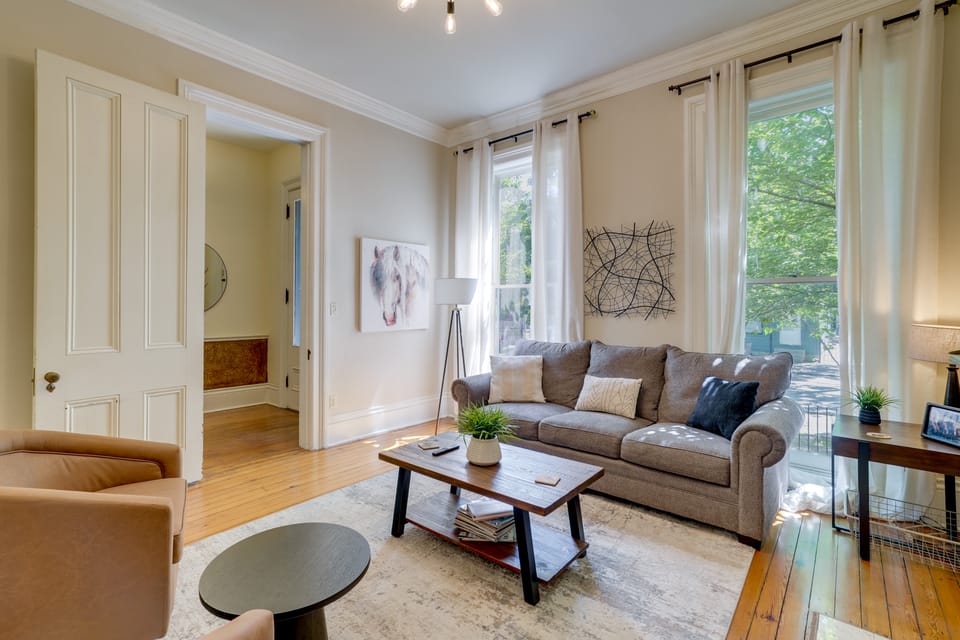 Walkable, Modern! Old Louisville Victorian w/ Yard House in Jefferson County