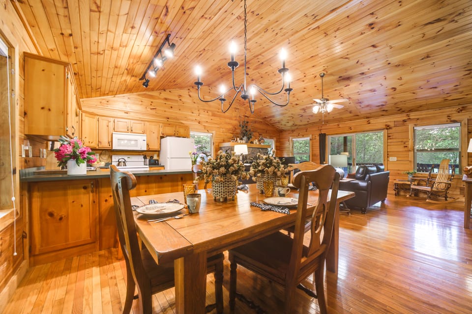 Peaceful Smoky Mountain Cabin w/ Deck & Fire Pit! House in Tennessee