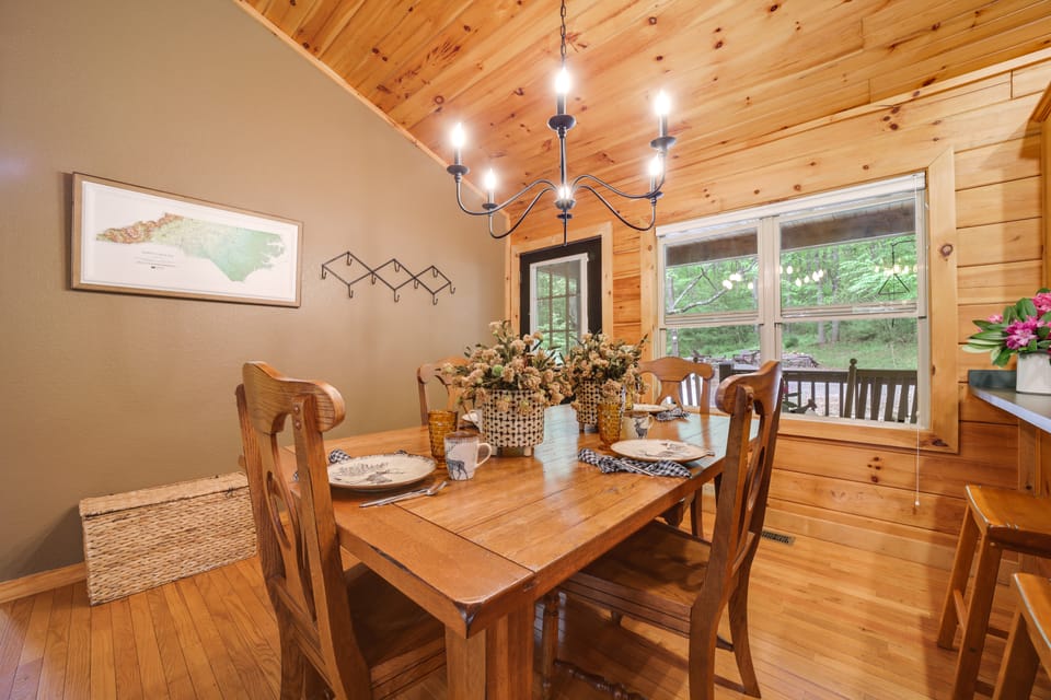 Peaceful Smoky Mountain Cabin w/ Deck & Fire Pit! House in Tennessee