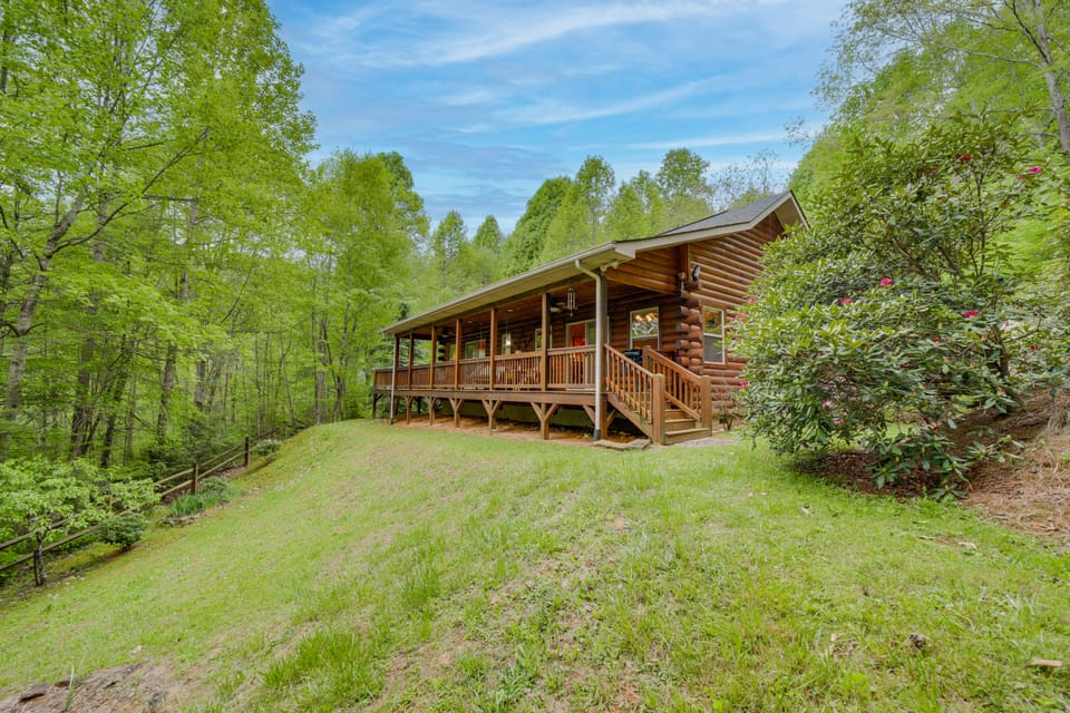 Peaceful Smoky Mountain Cabin w/ Deck & Fire Pit! House in Tennessee