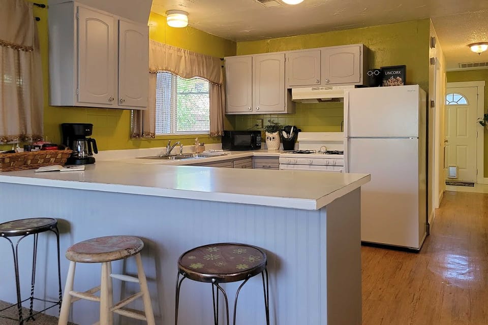 Quaint & Cozy Cottage: 3 Mi to Palisade Wineries! Cottage in Colorado