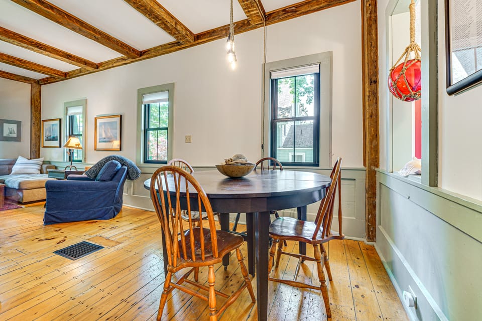 Charming Cottage w/ Patio, Walk to Boothbay Harbor House in Boothbay Harbor