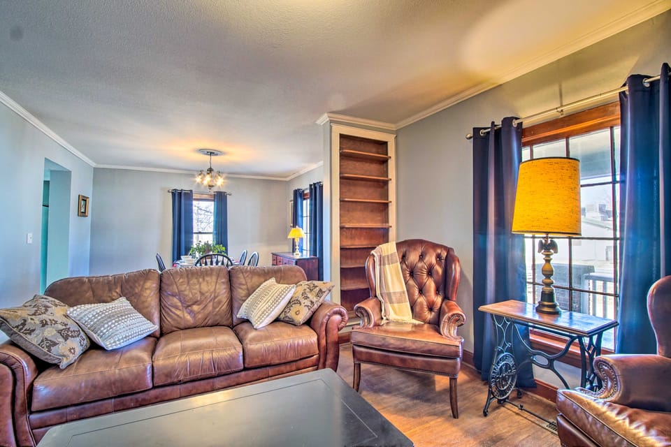 Quiet Family Home - 12 Miles to Pomona State Park! House in Kansas