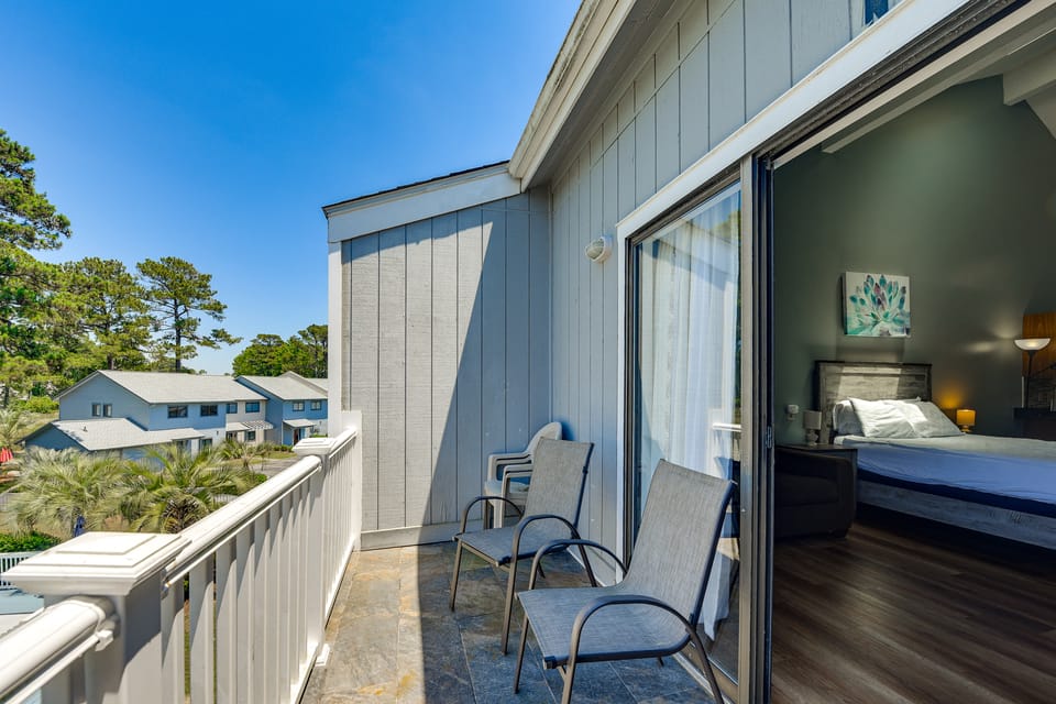 4 Mi to Cherry Grove Beach: Studio w/ Pool Access Apartment in Little River