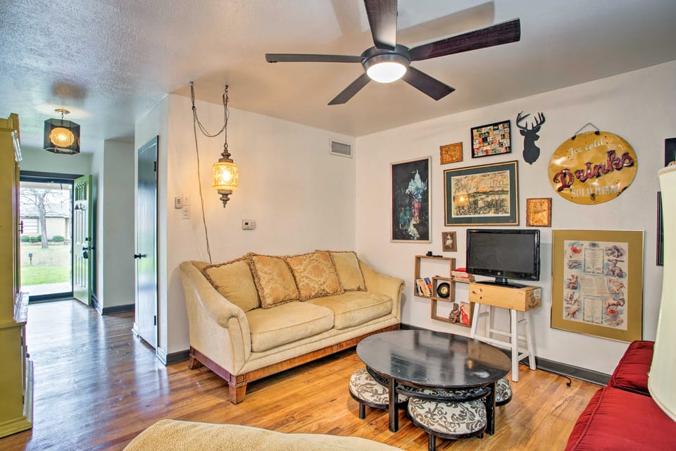 Fenced Yard! River District Gem 5 Mi to Stockyards House in Fort Worth