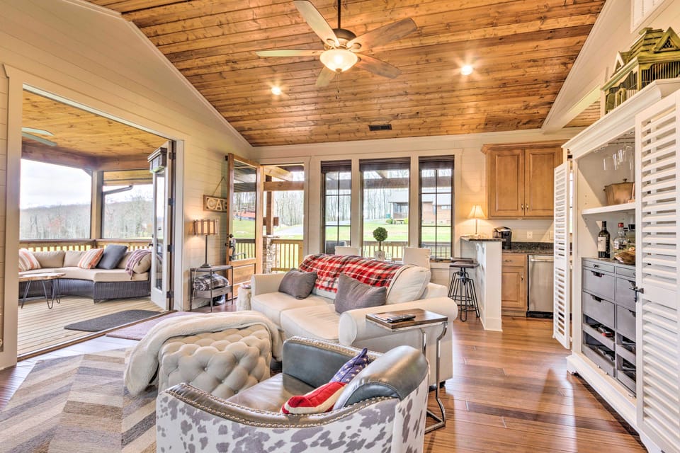 Putt-Putt, Pickleball + Trails: Glenville Getaway House in Tennessee