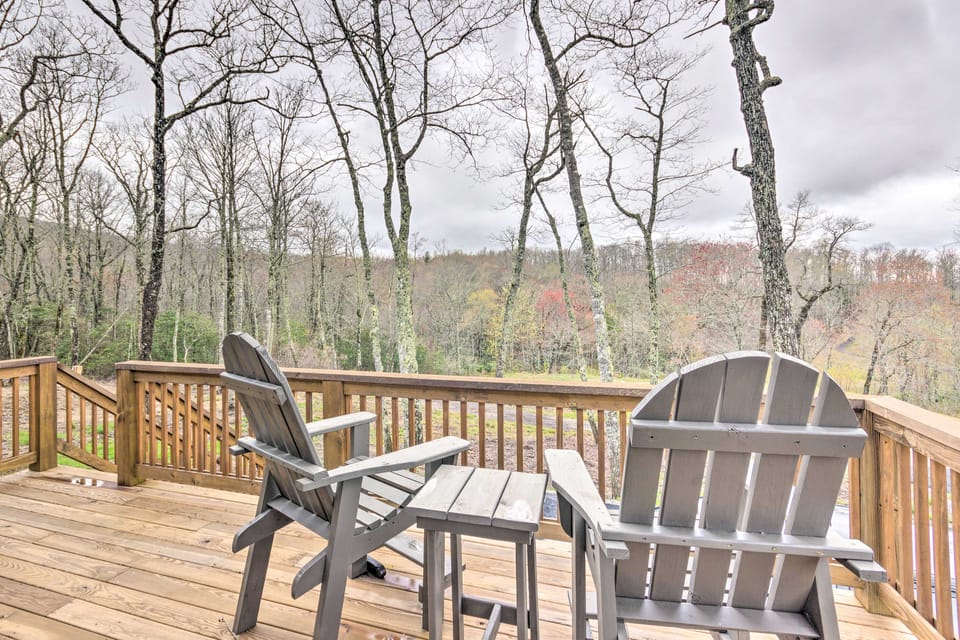 Putt-Putt, Pickleball + Trails: Glenville Getaway House in Tennessee