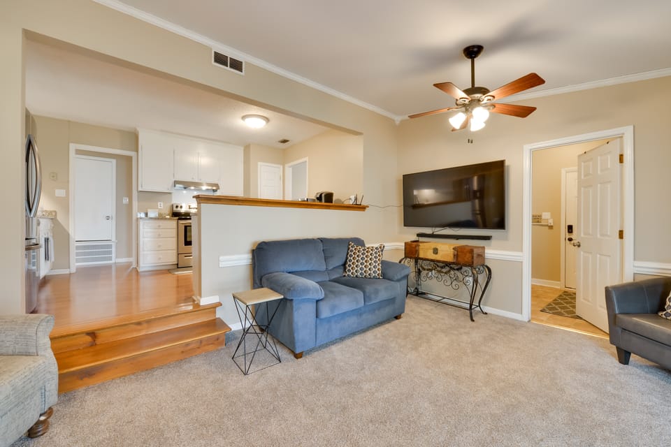 Cozy Home w/ Fenced Yard < 1 Mi Downtown Matthews! House in Matthews