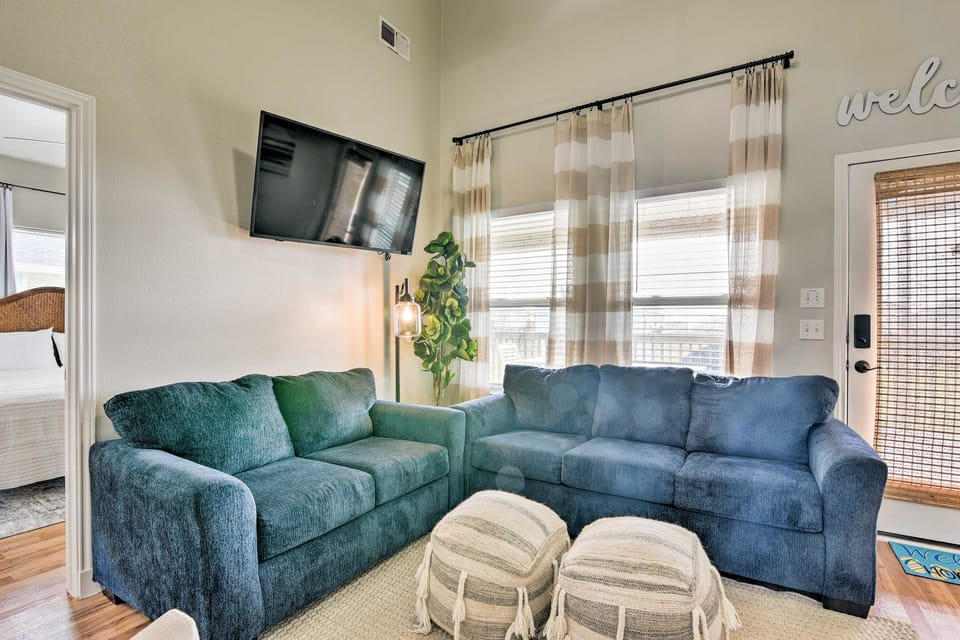 Pool, Marina & More! Family Home in Terramar Beach House in Galveston Island