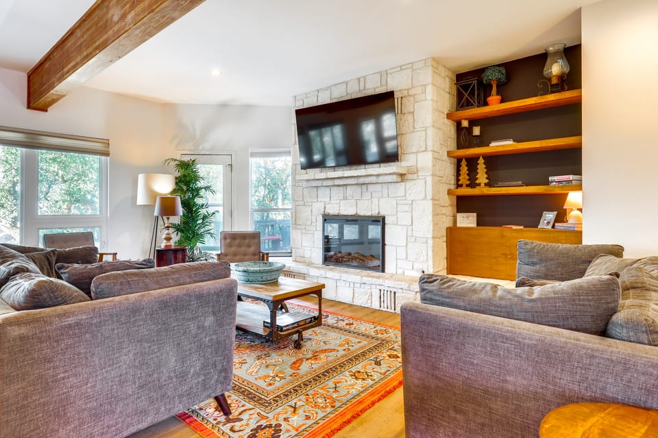 Modern Fischer House w/ Deck, Fire Pit & Hot Tub! House in Canyon Lake
