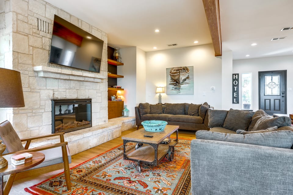Modern Fischer House w/ Deck, Fire Pit & Hot Tub! House in Canyon Lake